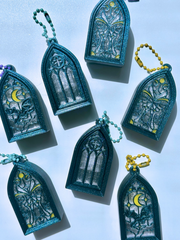 3D Printed Stained Glass Clicker Keychain – Gothic Arch Window Fidget Charm | Mechanical – side view | Dubai 3D Printing