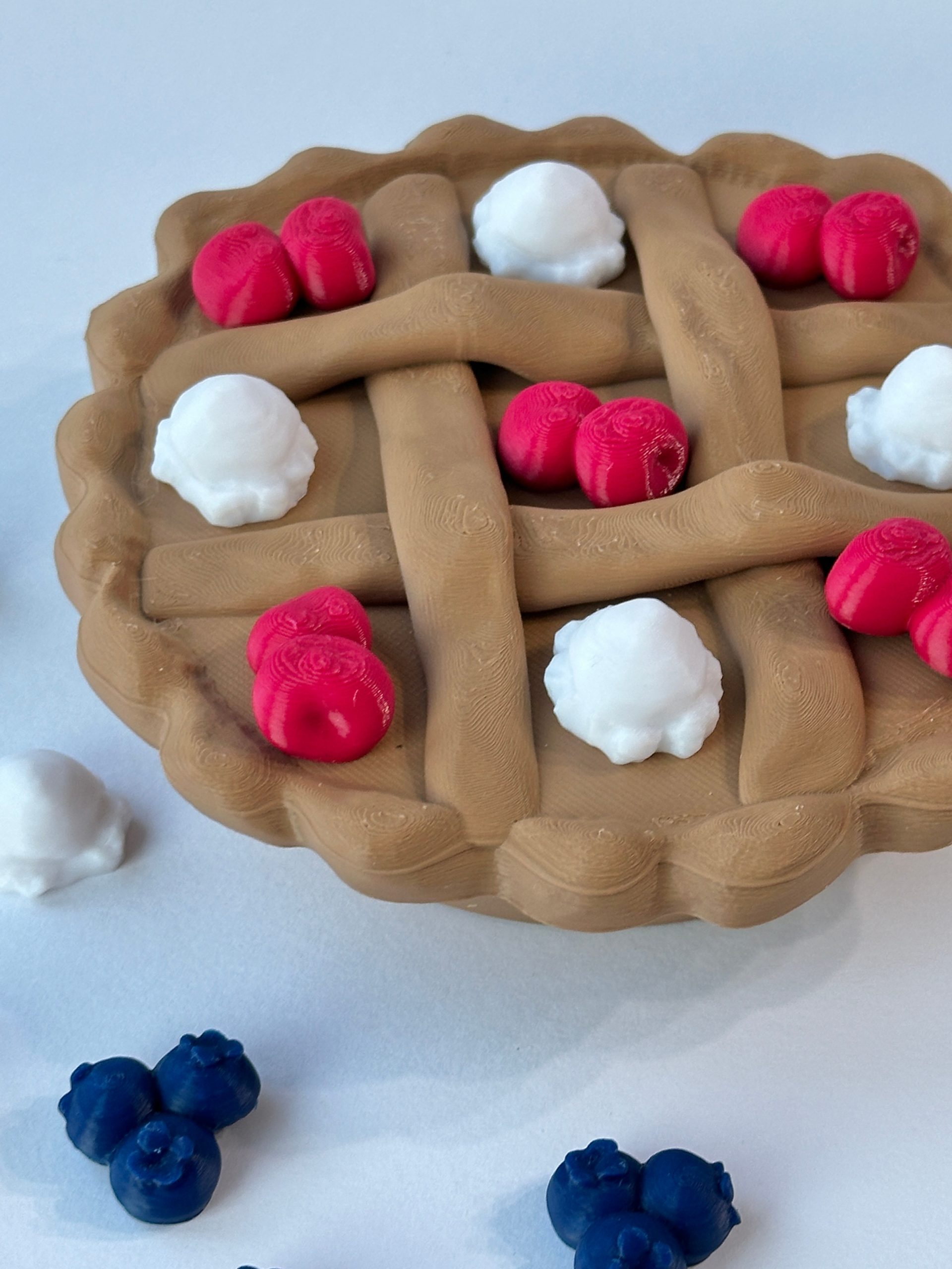3D Printed Pie Tic-Tac-Toe Game with Hidden Storage – Berries vs Cream Edition – detail view | Dubai 3D Printing