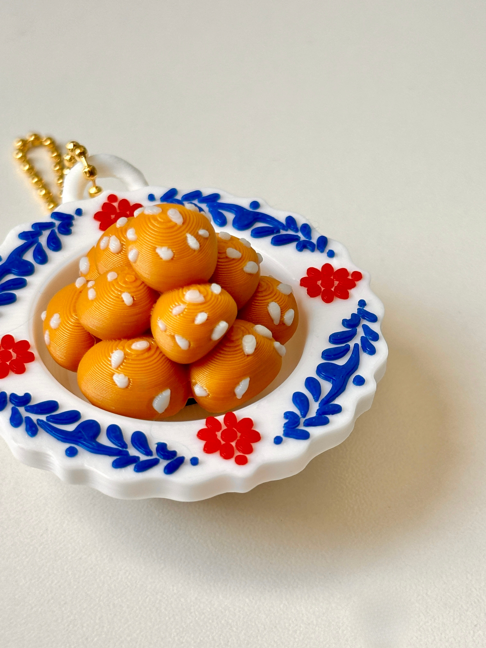 3D Printed Luqaimat Clicker Fidget Keychain – Arabic Dessert Plate Clicker with Sesame – close-up | Dubai 3D Printing