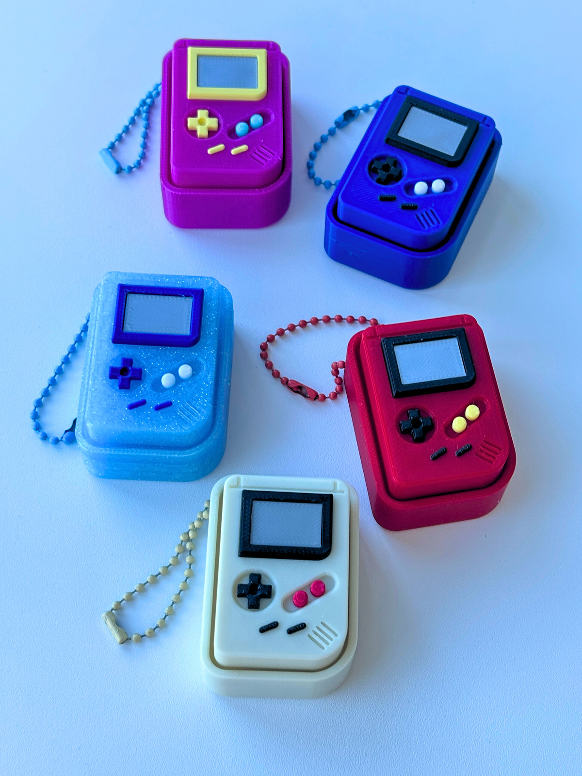 3D Printed Retro Console Clicker – Y2K-Inspired Fidget Keychain in 3 Colors