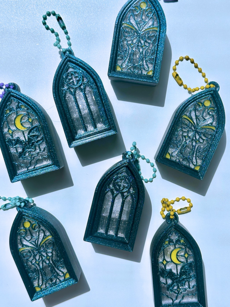 3D Printed Stained Glass Clicker Keychain – Gothic Arch Window Fidget Charm | Mechanical – side view | Dubai 3D Printing